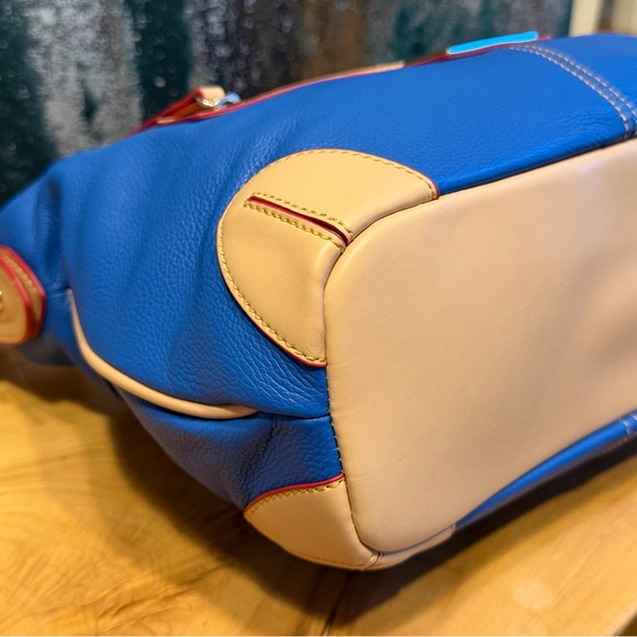 Tignanello All Star Blue Pebbled Leather Shoulder Bag!
Brand new with tags. - Picture 12 of 15